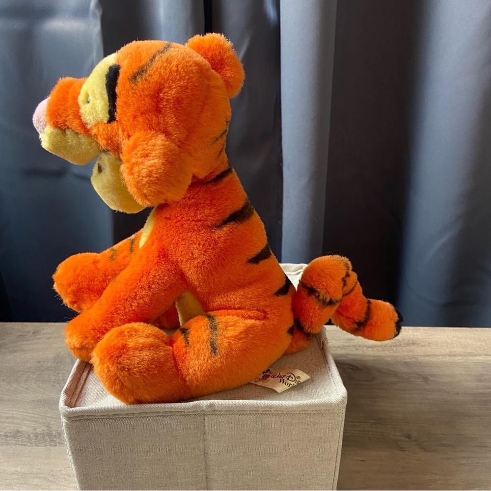 Walt Disney World Vintage Sitting Tigger Plush Stuffed Animal‎ Toy 8 inch - Picture 5 of 8